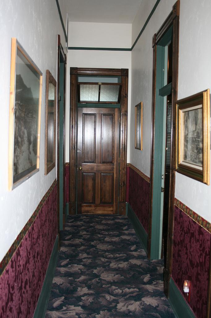 20081024 Route 66 074.jpg - Williams - Hallway at the Red Garter